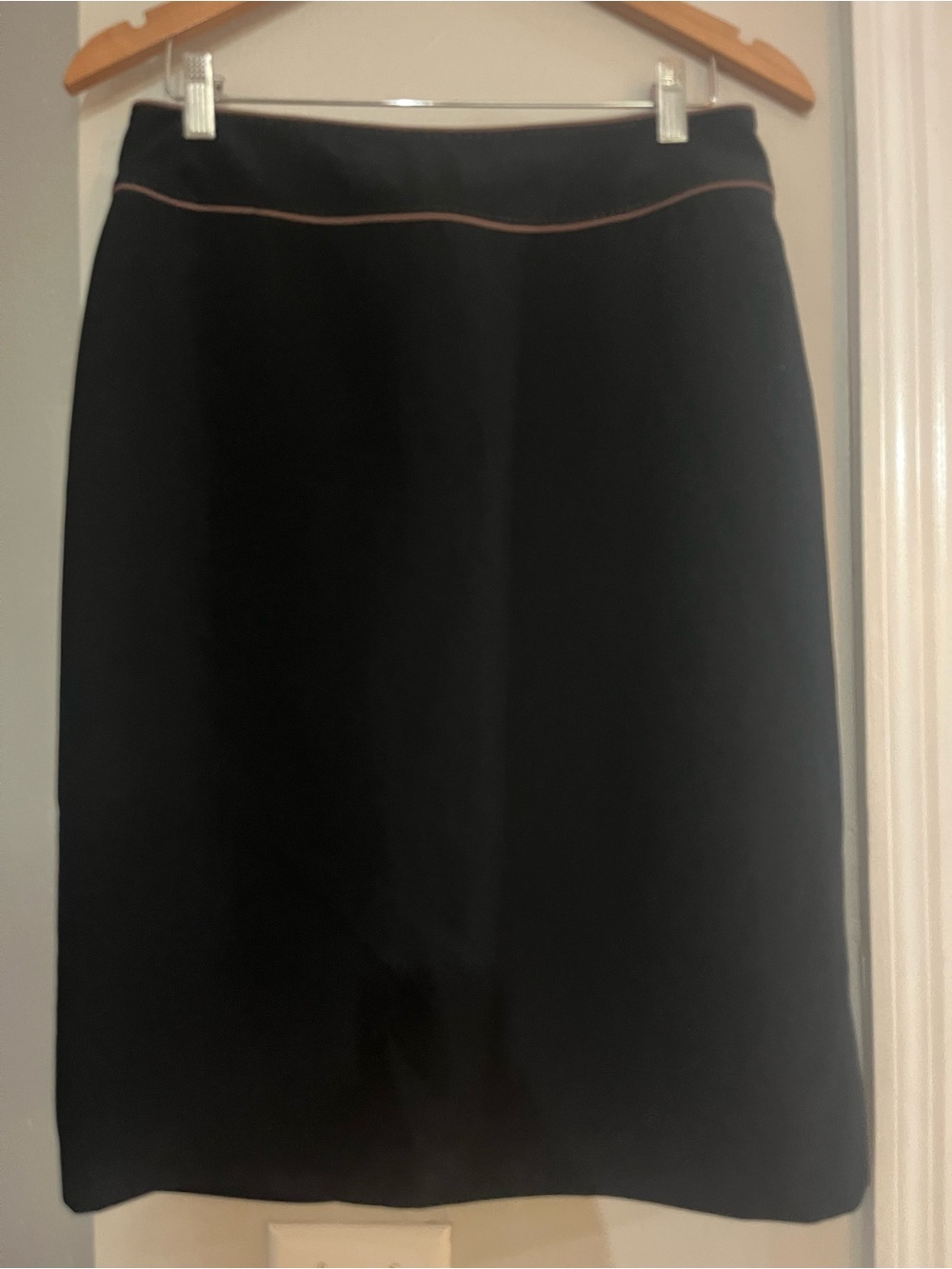 Focus 2000 Women’s Black Pencil Skirt Sz 10 Pink Trim Lined Knee Length - Picture 3 of 8